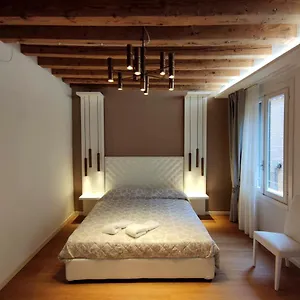 Deluxe 3 Bedroom Flat In Rialto , Venedig Italien